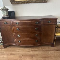 Cabinet/ chest