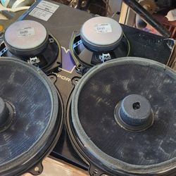 Bose Audio Speakers Set Of 4