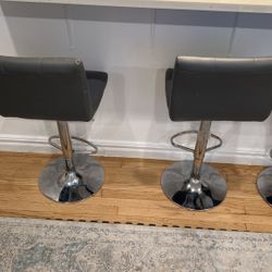 Set of 4 Bar Stools 