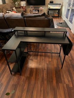 Gaming desk