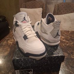 AIR JORDAN 4 RETRO SIZE 9MENS 💯 AUTHENTIC 