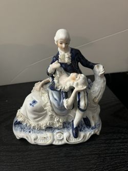 Renaissance Couple Statue