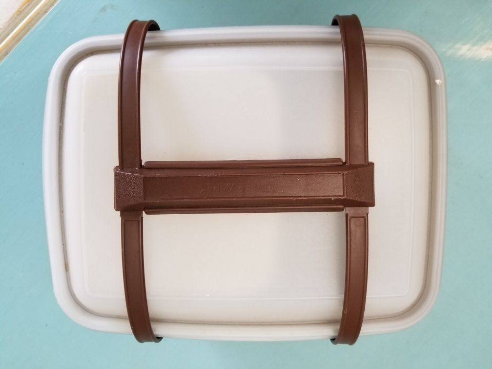 Tupperware Pak & Carry Lunchbox