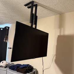 Roku Tv 32 And Sky Stand 