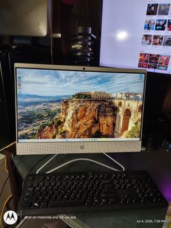 22 inch Touchscreen i3 All in one HP desktop upgraded 8Gb, 500Gb SSD,Windows 11,,Office Kodi,Fast desktop