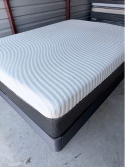 Queen Mattress And Box Spring set
