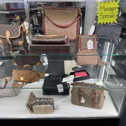 Woman’s Bags 😮 