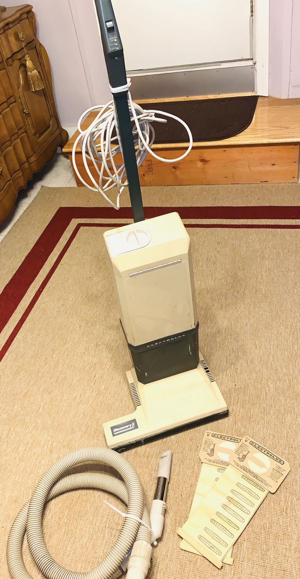 ELECTROLUX UPRIGHT VACUUM DISCOVERY II with EXTRA BAGS PRICED TO SELL