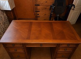 Traditional desk