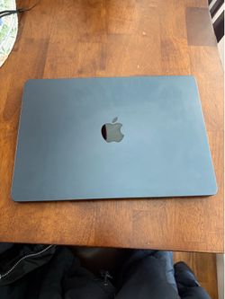 2022 Apple MacBook Air M2 13.6” – 8GB RAM – 256GB SSD – Good Condition
