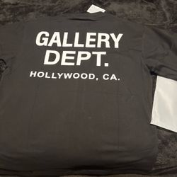 black gallery dept tee size M