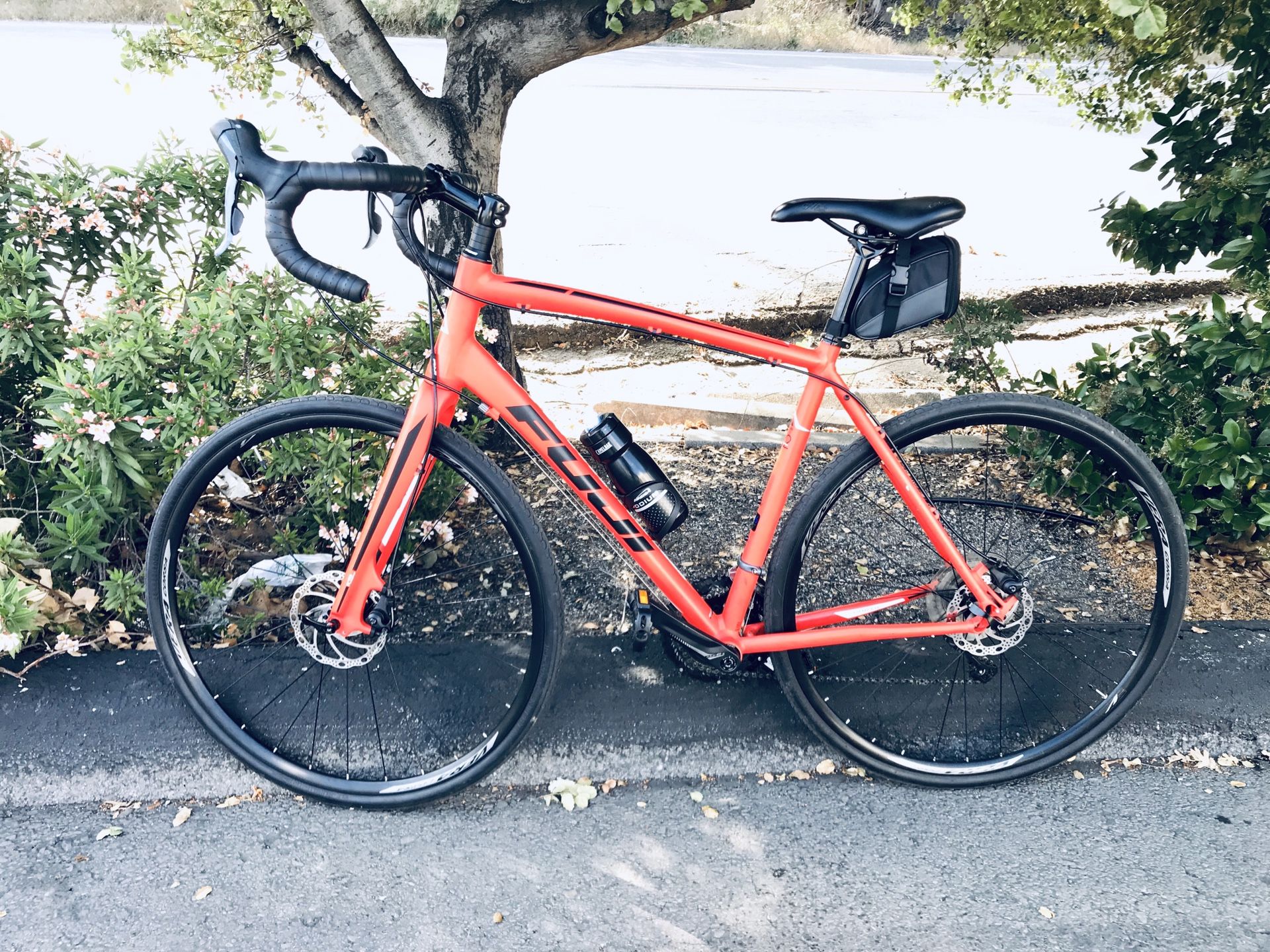 Fuji SportIF 4.0 LE (Disc Brakes) Road Bike