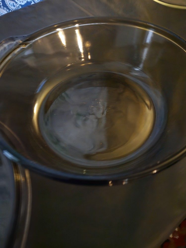 Casserole dish with lid.