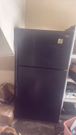 Fridge 21 cube black used