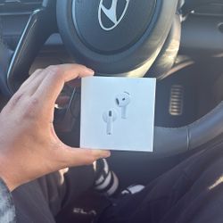 AirPods 4 Gen (trying to Sell Fast)