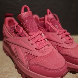 NEW(-CARDI B-)REEBOK ATHLETIC SHOES.size 4.5