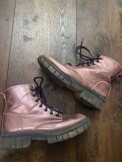 Girls metalic pink Boots Size 4 youth By Madden