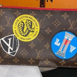 Louis Vuitt limited edition world tour MM/GM pouch