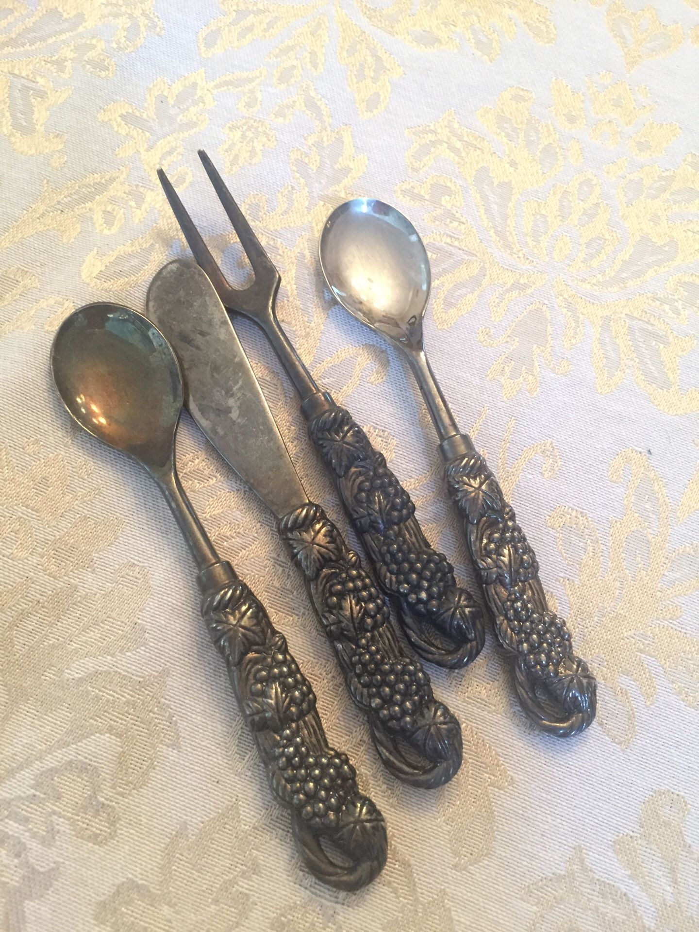 Appetizer serving utensils