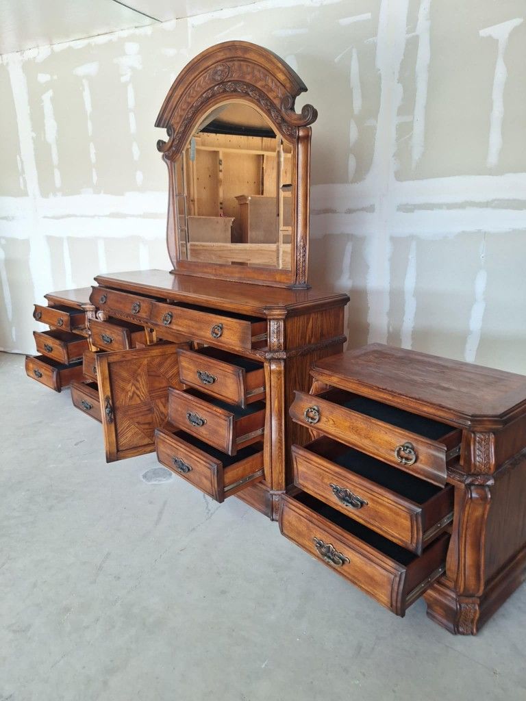 Cabinet's Room Set Decorator's