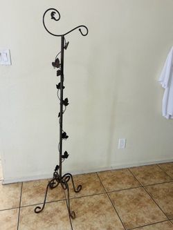 Vintage stand plant 5 ft tall