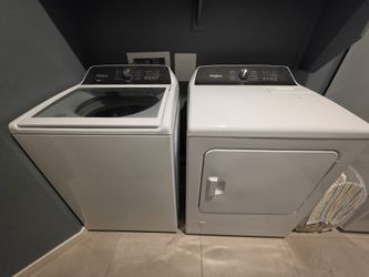 Whirlpool Washer + GAS Dryer Set