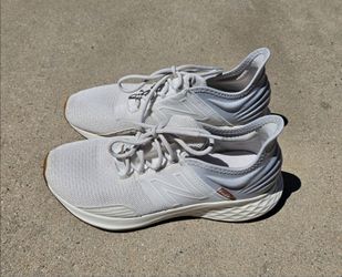 Women New Balance Fresh Foam Roav Size 8