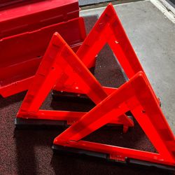 DSV Emergency Safety Triangles w/Case_3-Pack