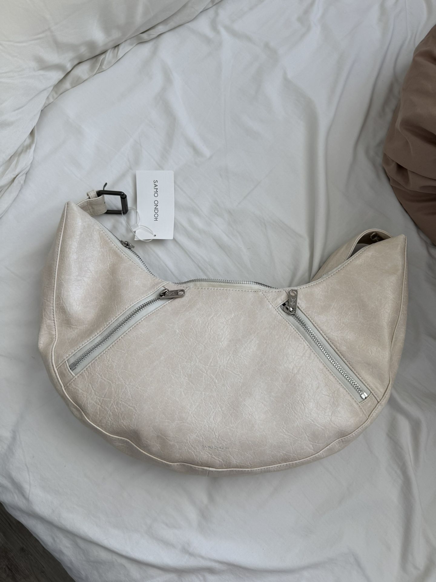 SAMO ONDOH Savage Cream Medium Apple Sling Bag