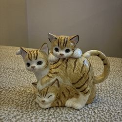 vintage cat tea pot
