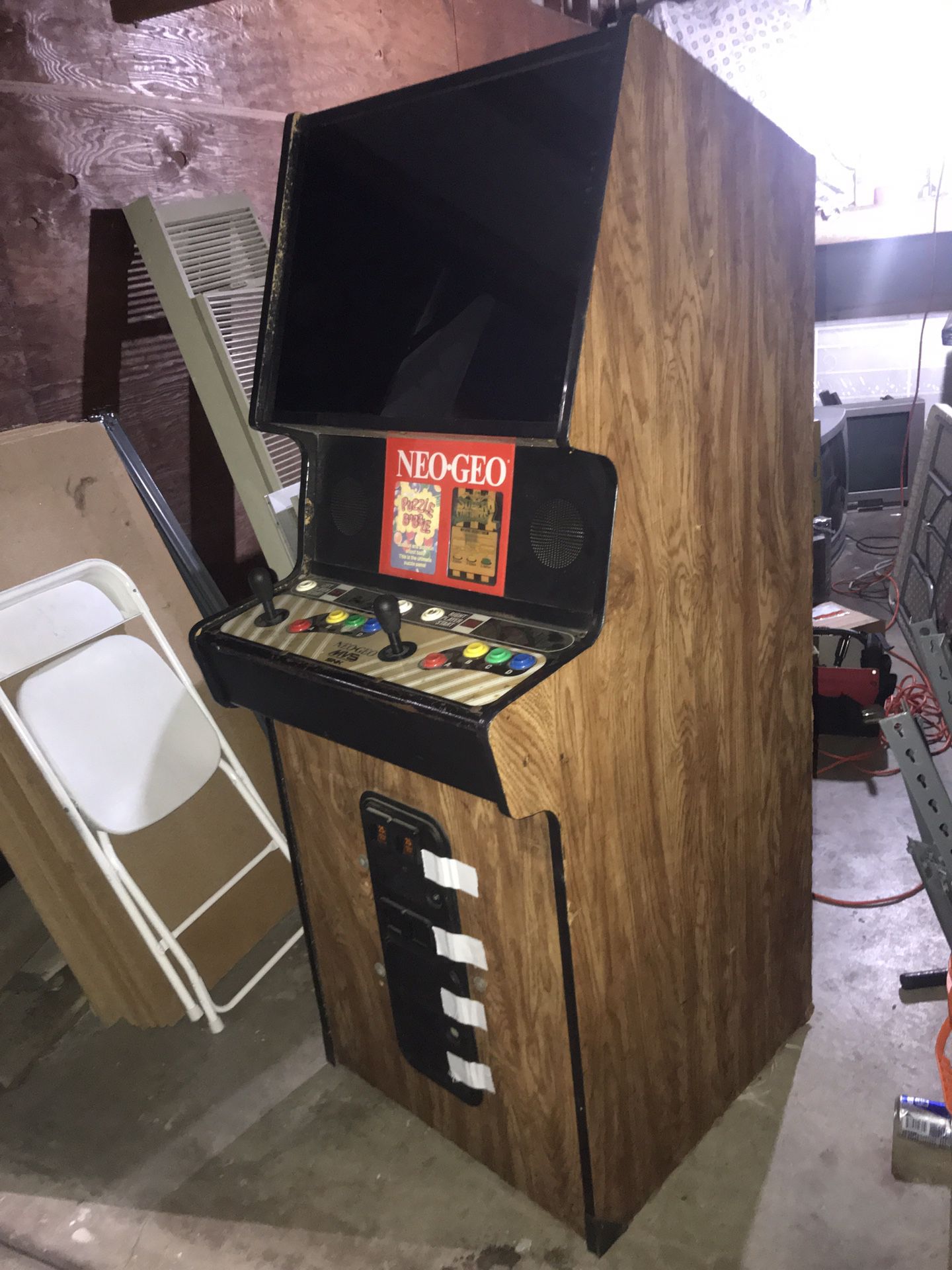 Neo Geo Arcade machine . 2 slot with 2 games. Puzzle bubble and soccer . Candy can , Golden NEO . Konami, taito , Capcom , Nintendo , Sega .