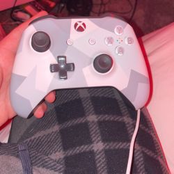 Mint condition Xbox one controller works for series S and x too.