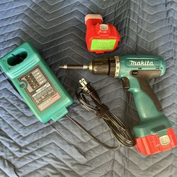 Makita Screwgun with charger and 2 9.6v batteries