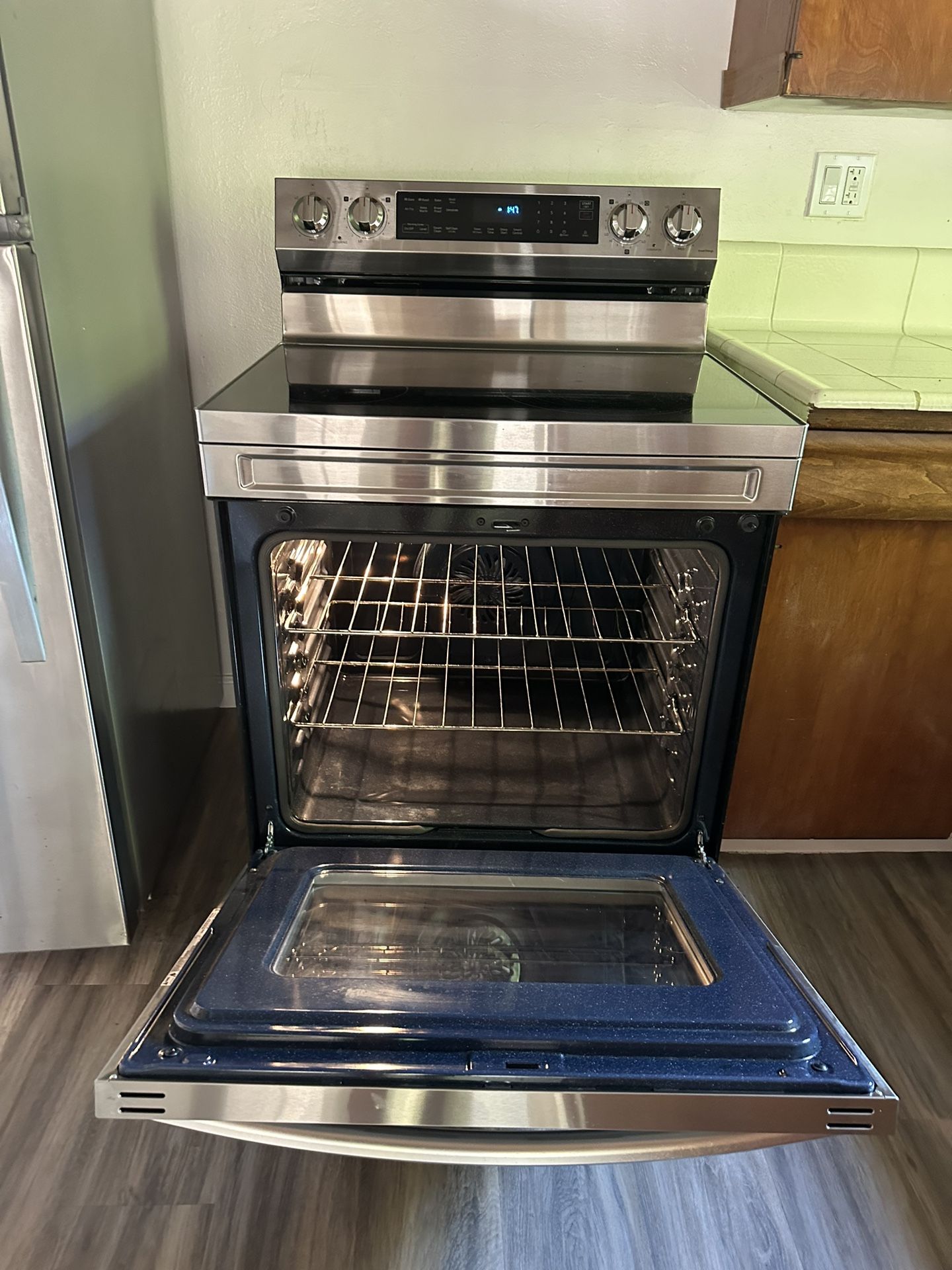 Samsung 30-In Glass Top 5 burners Convection Oven Smart electric range