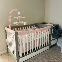 Graco Convertible Crib & Changer 