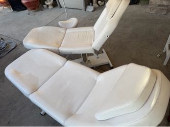 Leather massage bed .cama  de massage