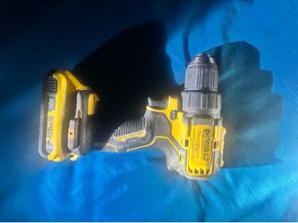 20v dewal drill in good condition