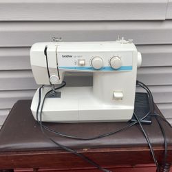 Sewing Machine Tabletop Brother LS 12-17 With Pedal And Power Cord White  Working 