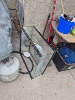 Fish tank square 2 ft long 9 in tall