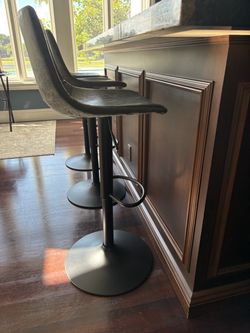 3 modern leather-look Bar stools