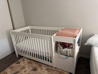 Crib w storage