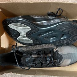 Brand New Men’s NIKE Zoom Gravity