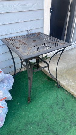 FREE outdoor table