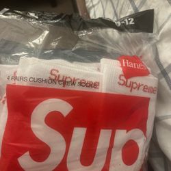 Supreme x Hanes Cushion Crew Socks 4 Pairs
