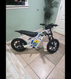 Windhorse P6 electric dirt bike 16mph 20 miles distance