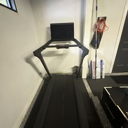 Peleton treadmill 