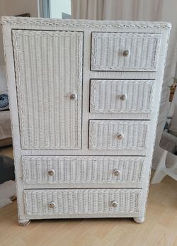 Wicker chest