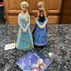 Disney Frozen Elsa & Anna Magnetic Salt & Pepper Shakers.  Brand New With Tags 