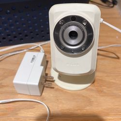 D-Link Day & Night Wi-Fi Camera with Remote Viewing DCS-932L - W/ Power adapter