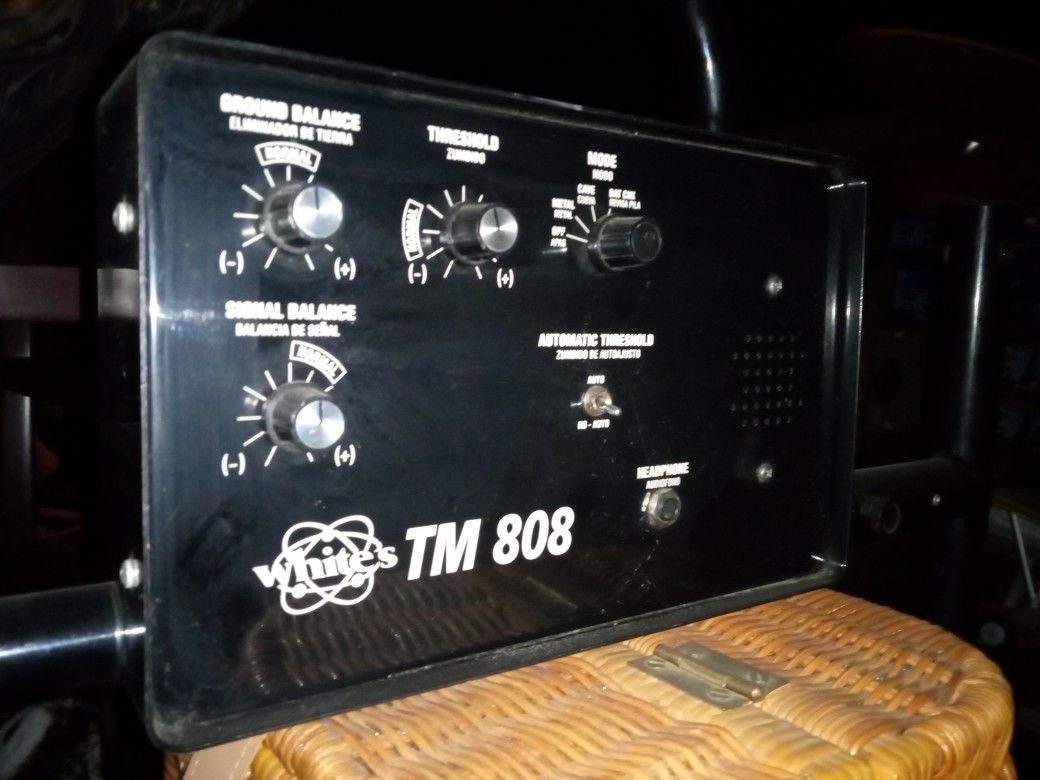 TM-808 White's Metal Detector